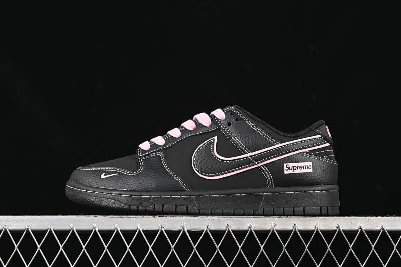 All categories Nk SB Dunk Series Nk SB Dunk Low High-end customized low-top sneakers Nike SB Dunk Low Supreme co-branded all black rice noodles High-end customized low-top casual sneakers QW5836-014